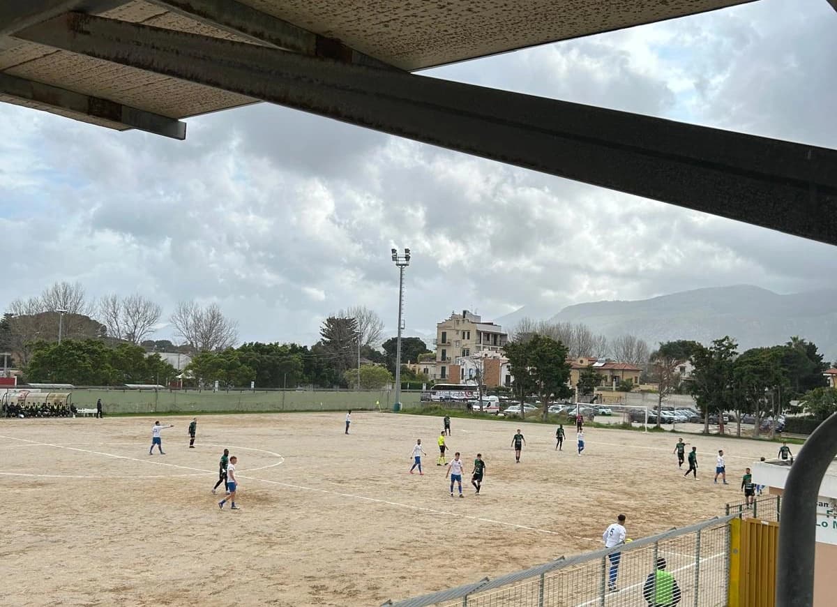 Osservazione calcistica dalla tribuna